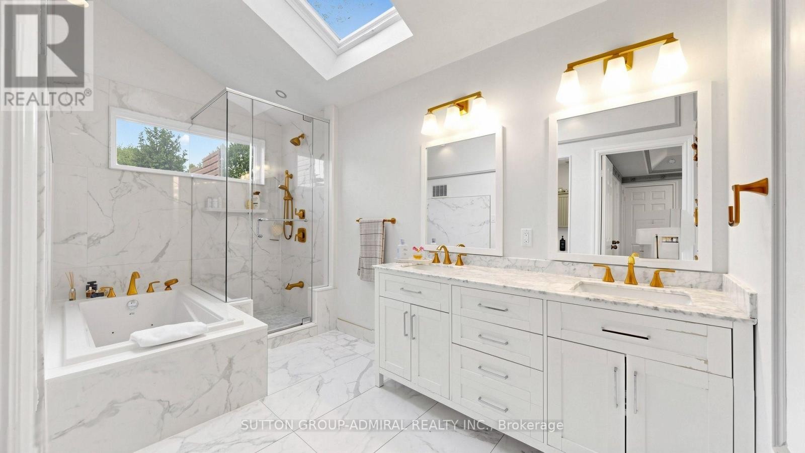 












12 SAUNDERS LANE

,
Markham (Aileen-Willowbrook),




Ontario
L3T5K4

