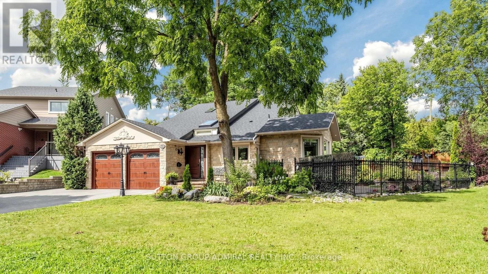 












12 SAUNDERS LANE

,
Markham (Aileen-Willowbrook),




Ontario
L3T5K4

