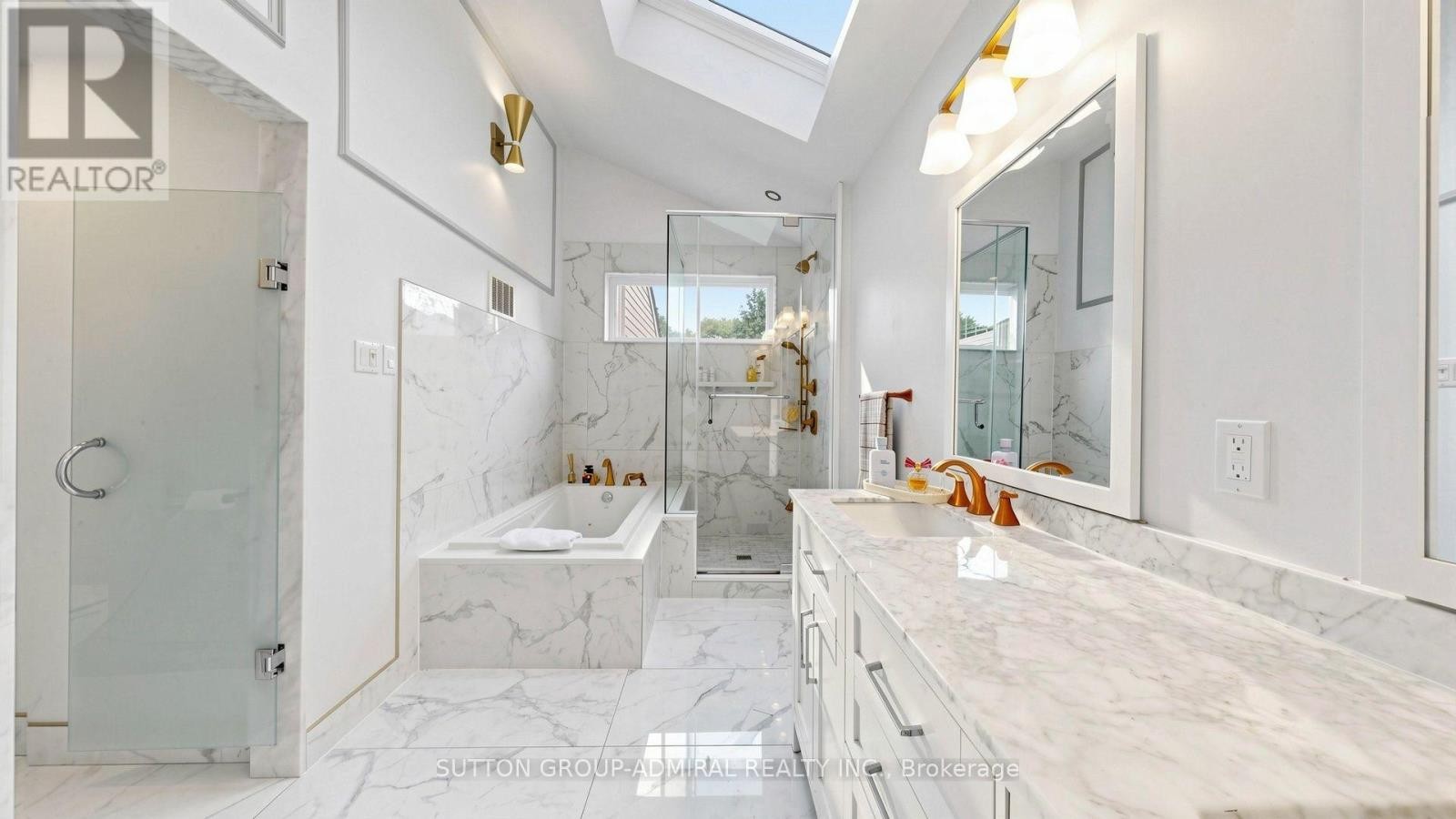 












12 SAUNDERS LANE

,
Markham (Aileen-Willowbrook),




Ontario
L3T5K4

