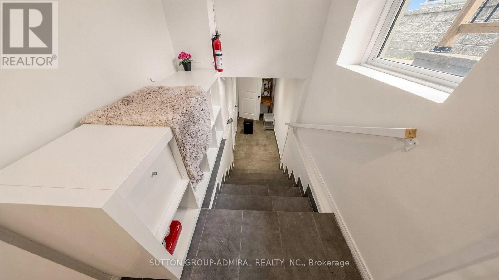 












12 SAUNDERS LANE

,
Markham (Aileen-Willowbrook),




Ontario
L3T5K4

