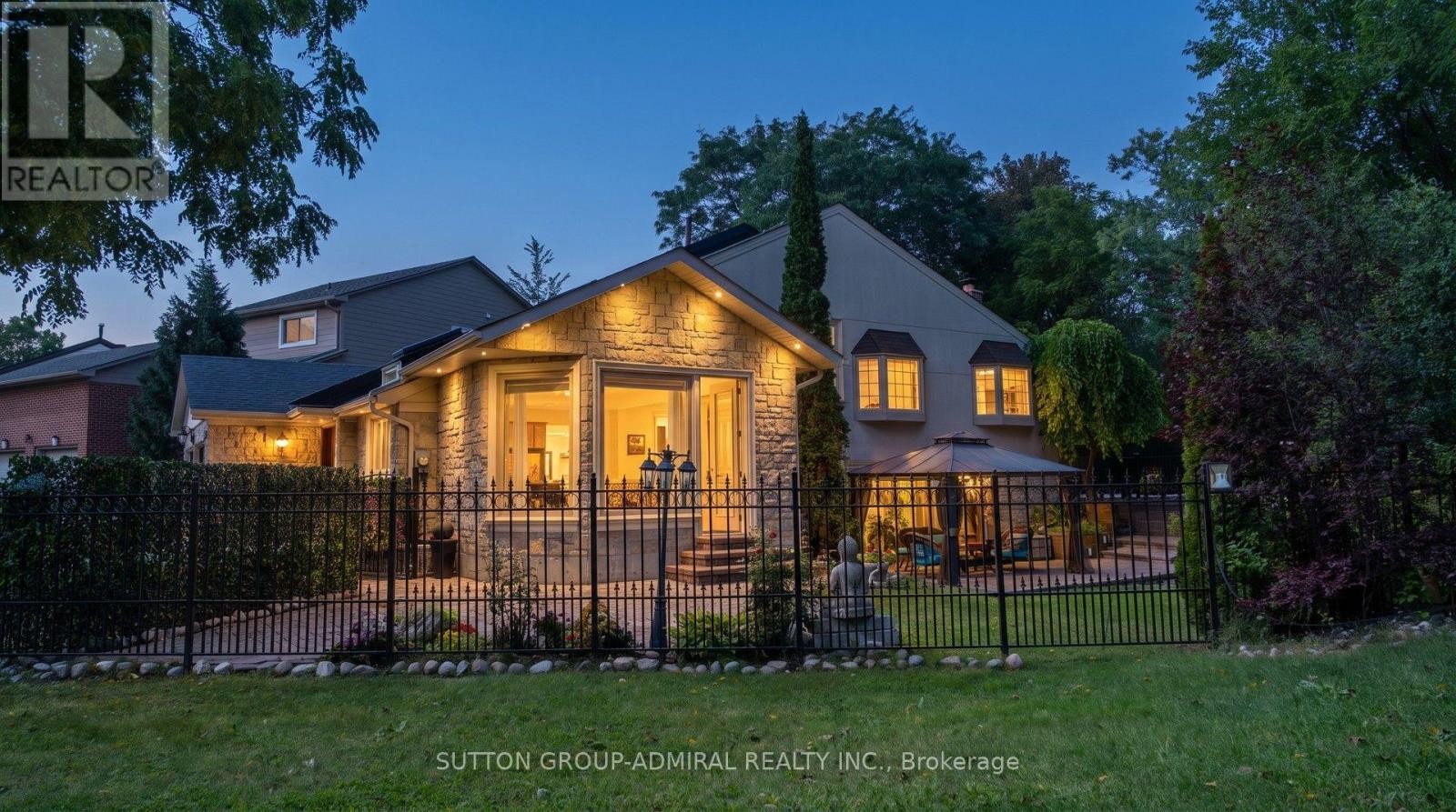 












12 SAUNDERS LANE

,
Markham (Aileen-Willowbrook),




Ontario
L3T5K4


