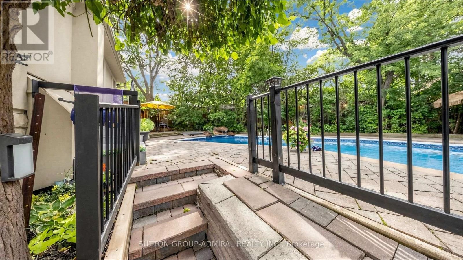












12 SAUNDERS LANE

,
Markham (Aileen-Willowbrook),




Ontario
L3T5K4

