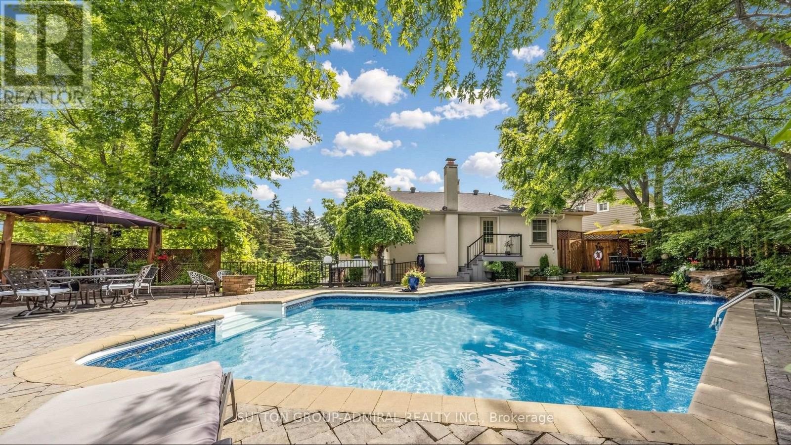 












12 SAUNDERS LANE

,
Markham (Aileen-Willowbrook),




Ontario
L3T5K4

