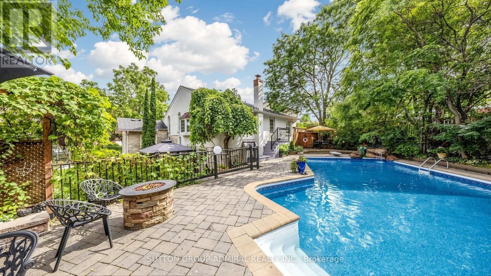 












12 SAUNDERS LANE

,
Markham (Aileen-Willowbrook),




Ontario
L3T5K4

