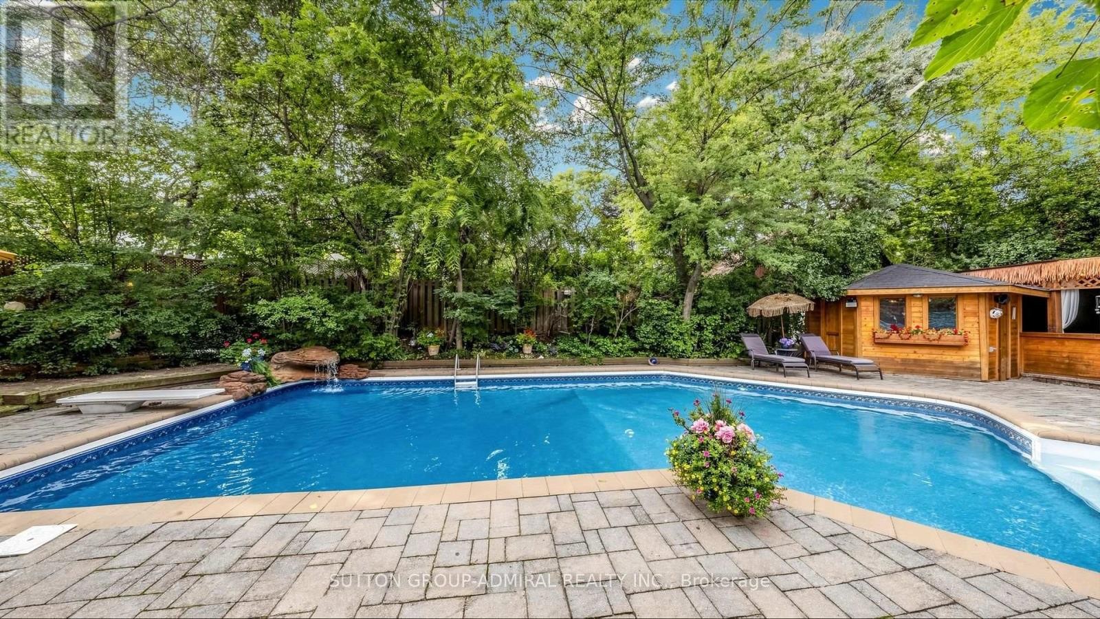 












12 SAUNDERS LANE

,
Markham (Aileen-Willowbrook),




Ontario
L3T5K4

