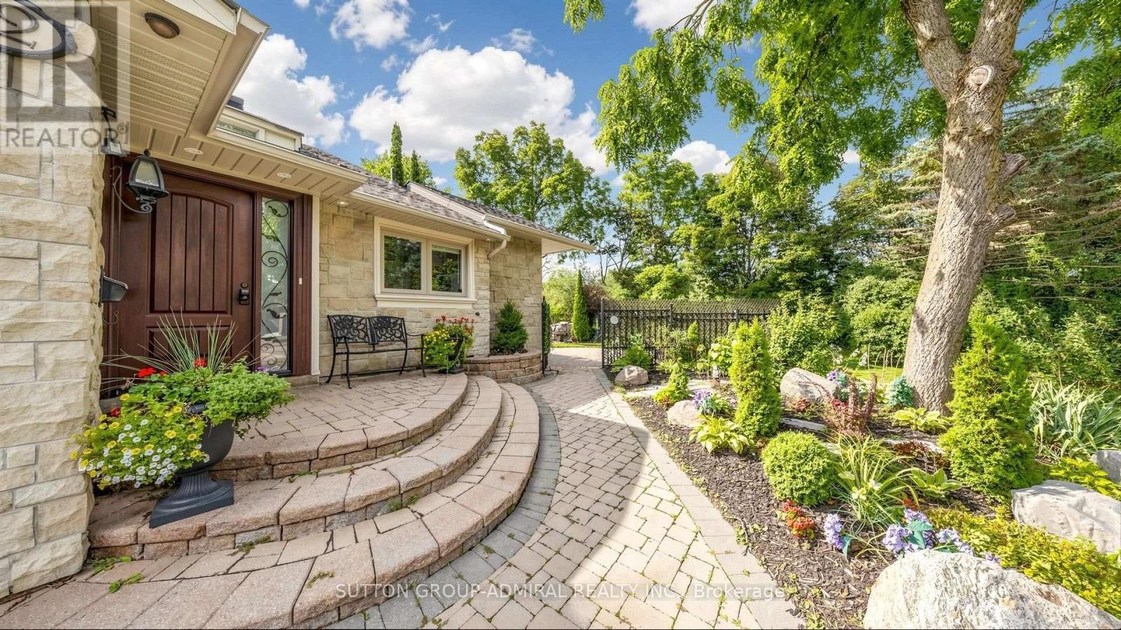 












12 SAUNDERS LANE

,
Markham (Aileen-Willowbrook),




Ontario
L3T5K4

