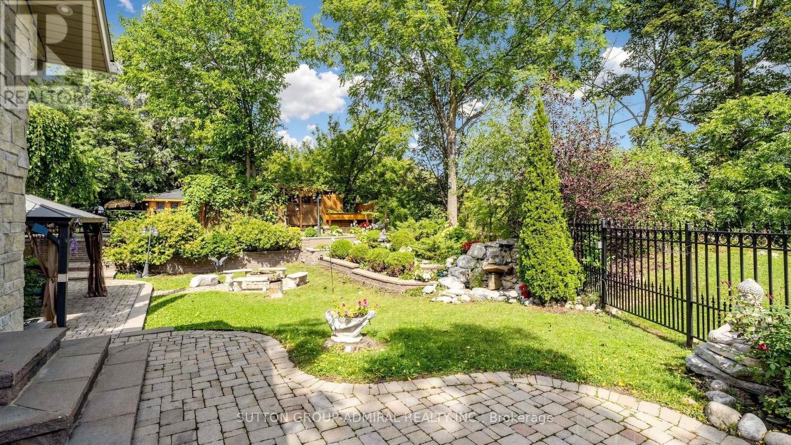 












12 SAUNDERS LANE

,
Markham (Aileen-Willowbrook),




Ontario
L3T5K4

