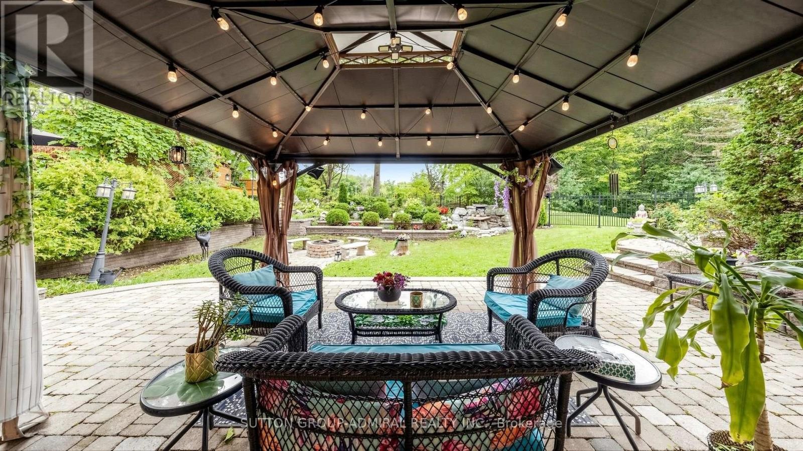 












12 SAUNDERS LANE

,
Markham (Aileen-Willowbrook),




Ontario
L3T5K4

