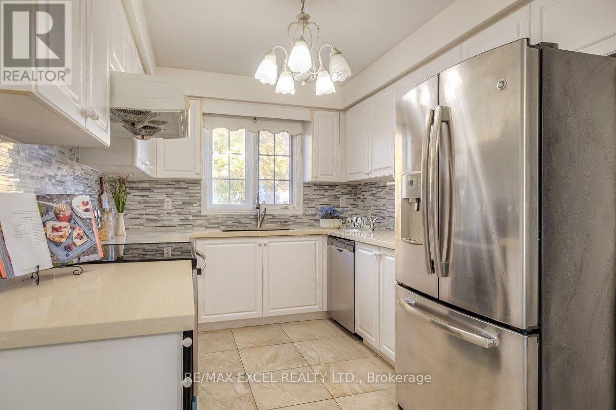 












195 TRAIL RIDGE LANE

,
Markham (Berczy),




Ontario
L6C2C6

