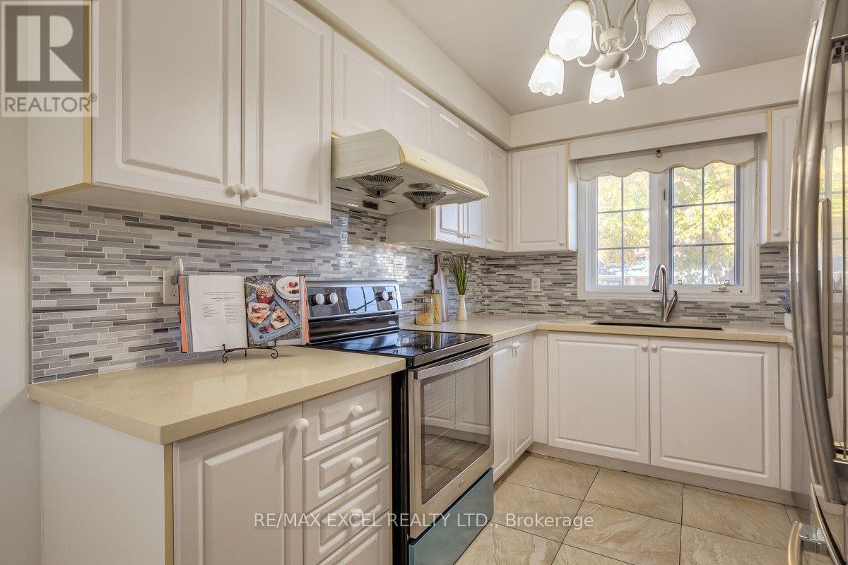 












195 TRAIL RIDGE LANE

,
Markham (Berczy),




Ontario
L6C2C6

