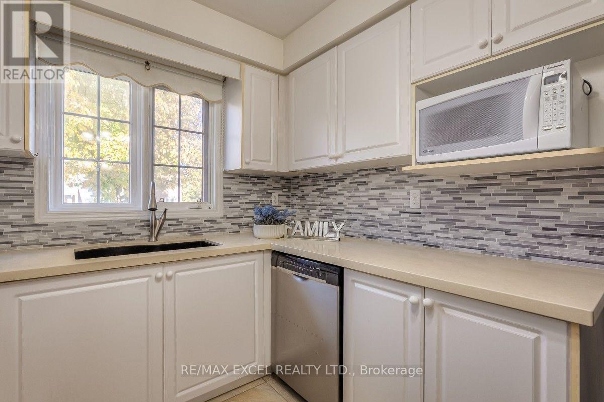 












195 TRAIL RIDGE LANE

,
Markham (Berczy),




Ontario
L6C2C6

