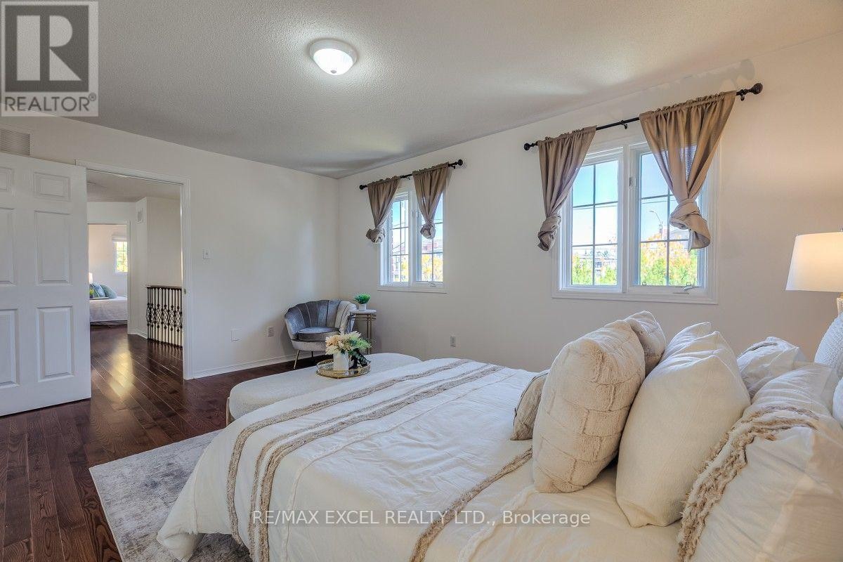 












195 TRAIL RIDGE LANE

,
Markham (Berczy),




Ontario
L6C2C6

