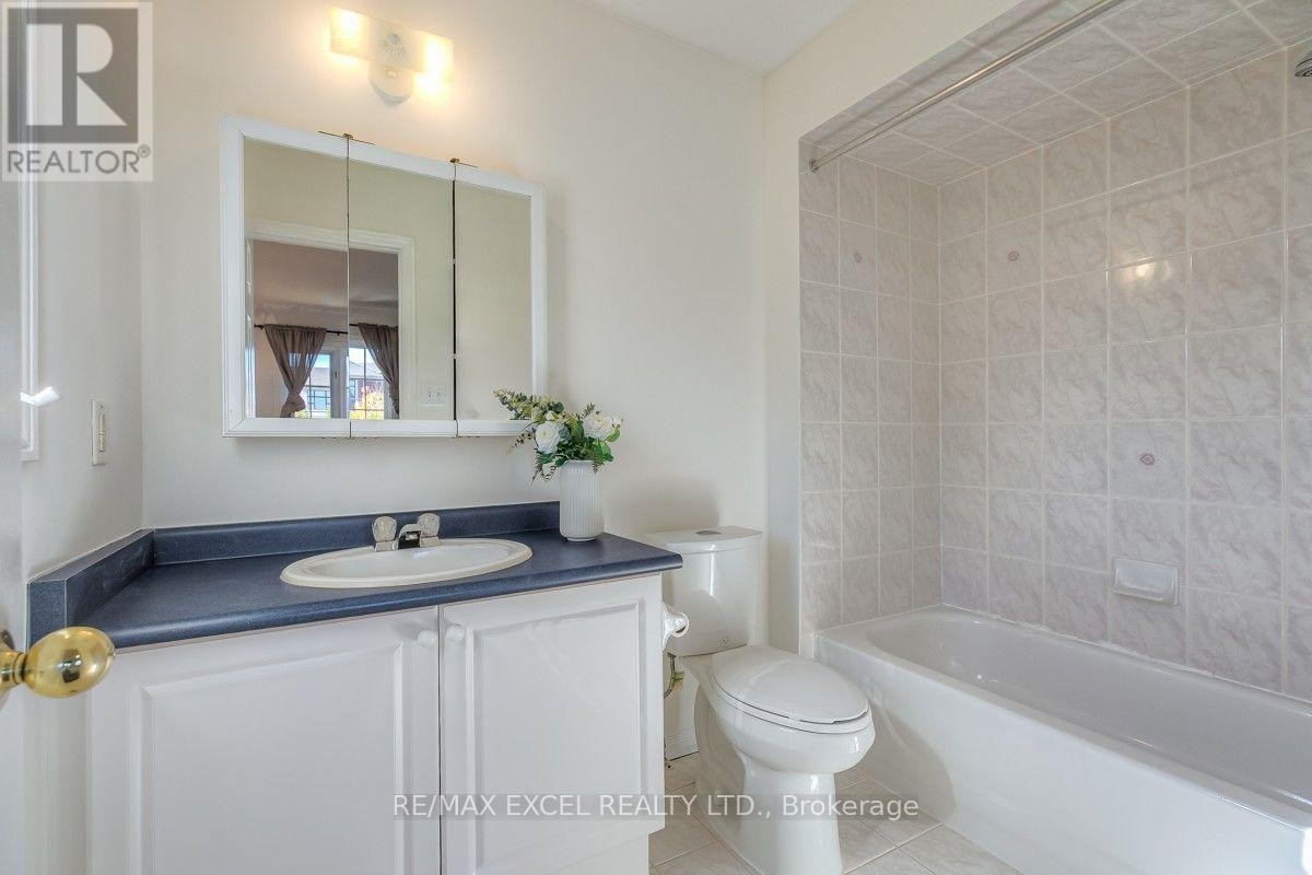 












195 TRAIL RIDGE LANE

,
Markham (Berczy),




Ontario
L6C2C6

