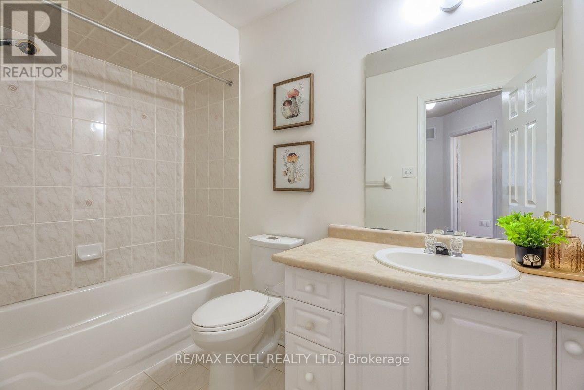 












195 TRAIL RIDGE LANE

,
Markham (Berczy),




Ontario
L6C2C6

