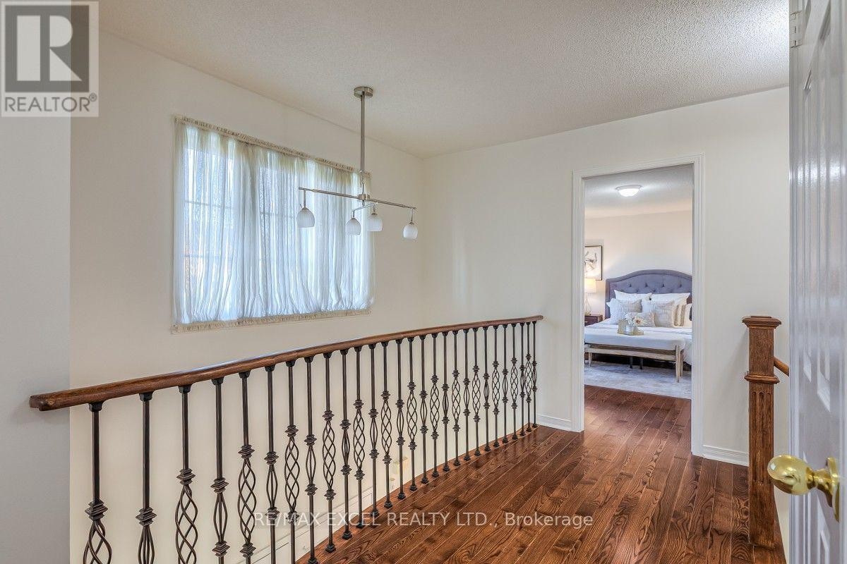 












195 TRAIL RIDGE LANE

,
Markham (Berczy),




Ontario
L6C2C6

