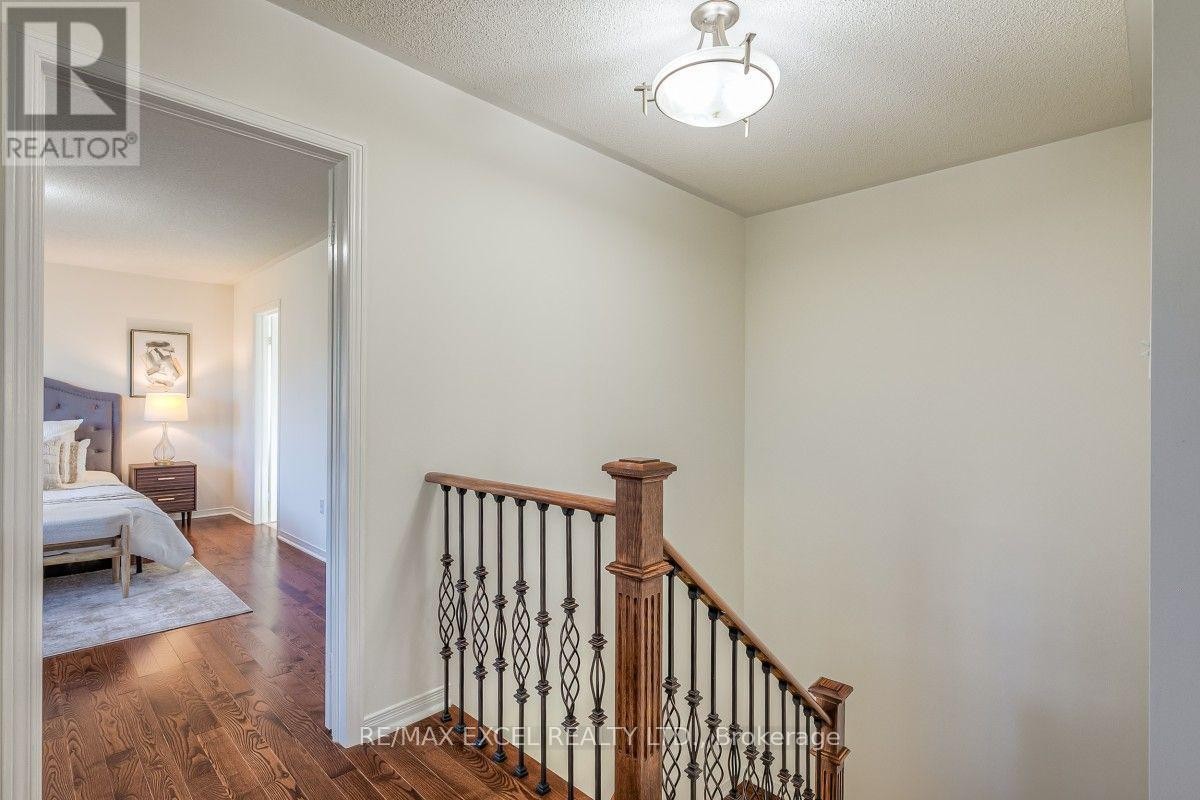 












195 TRAIL RIDGE LANE

,
Markham (Berczy),




Ontario
L6C2C6

