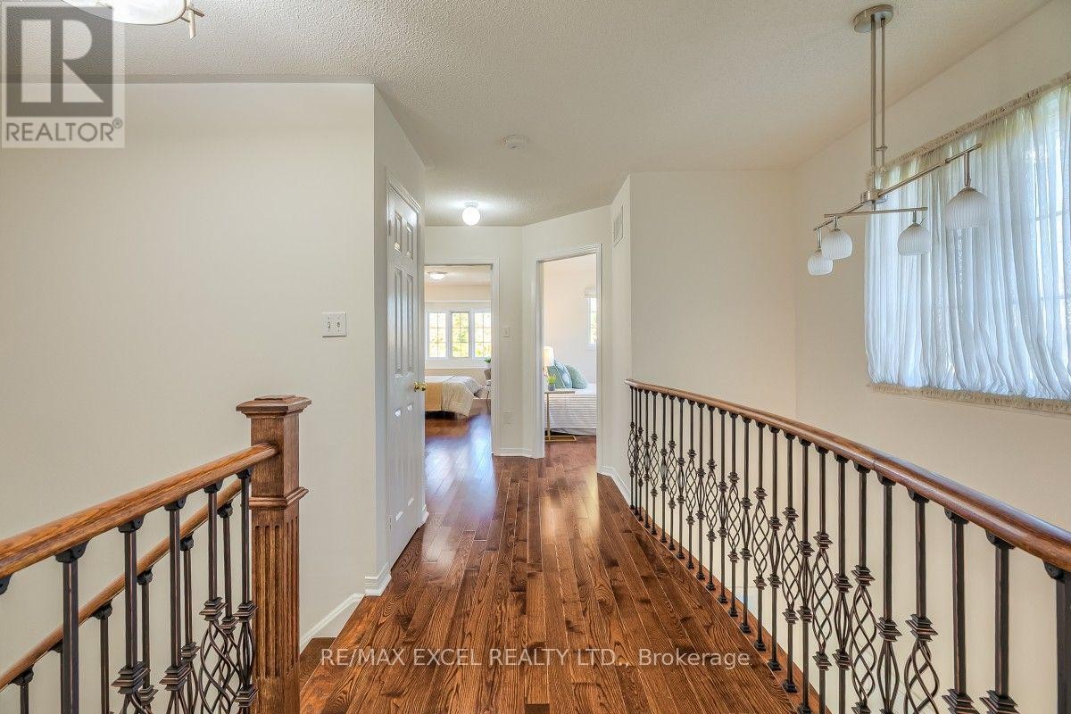 












195 TRAIL RIDGE LANE

,
Markham (Berczy),




Ontario
L6C2C6

