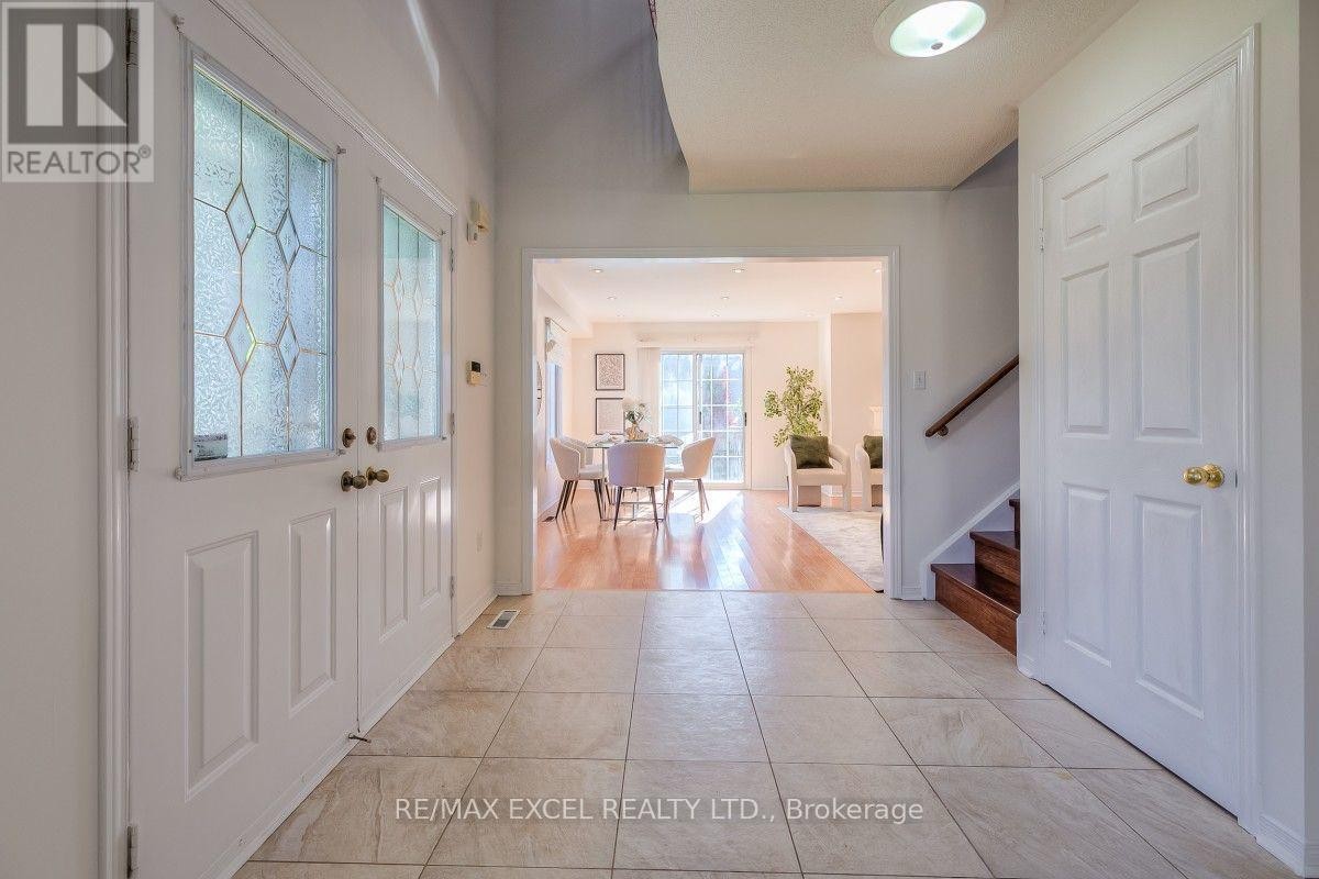 












195 TRAIL RIDGE LANE

,
Markham (Berczy),




Ontario
L6C2C6

