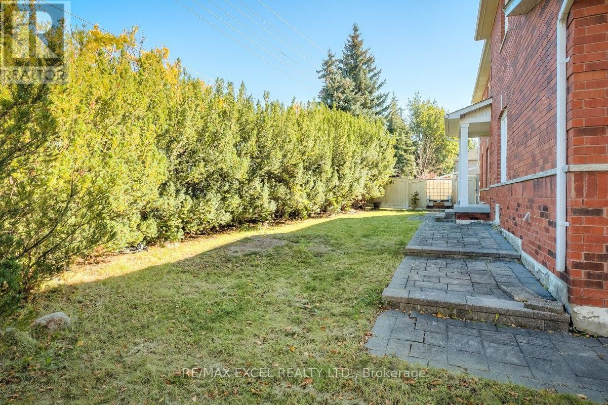 












195 TRAIL RIDGE LANE

,
Markham (Berczy),




Ontario
L6C2C6

