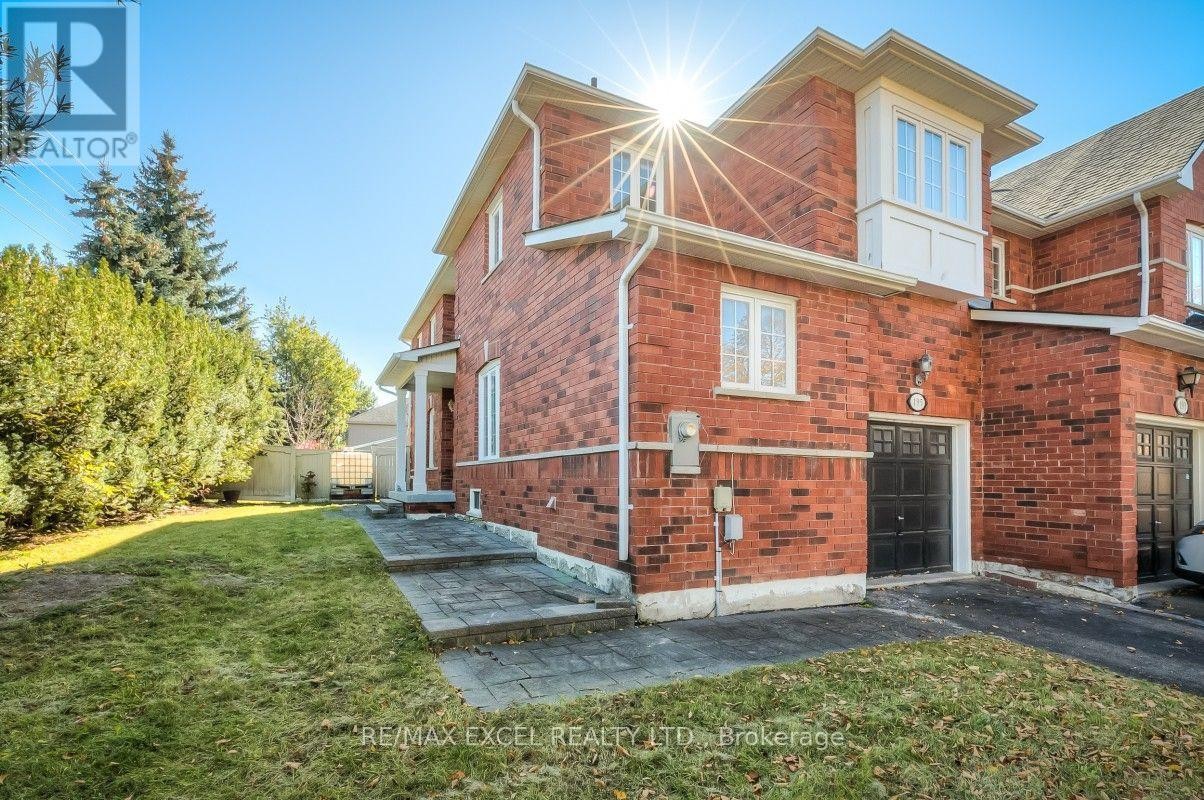 












195 TRAIL RIDGE LANE

,
Markham (Berczy),




Ontario
L6C2C6

