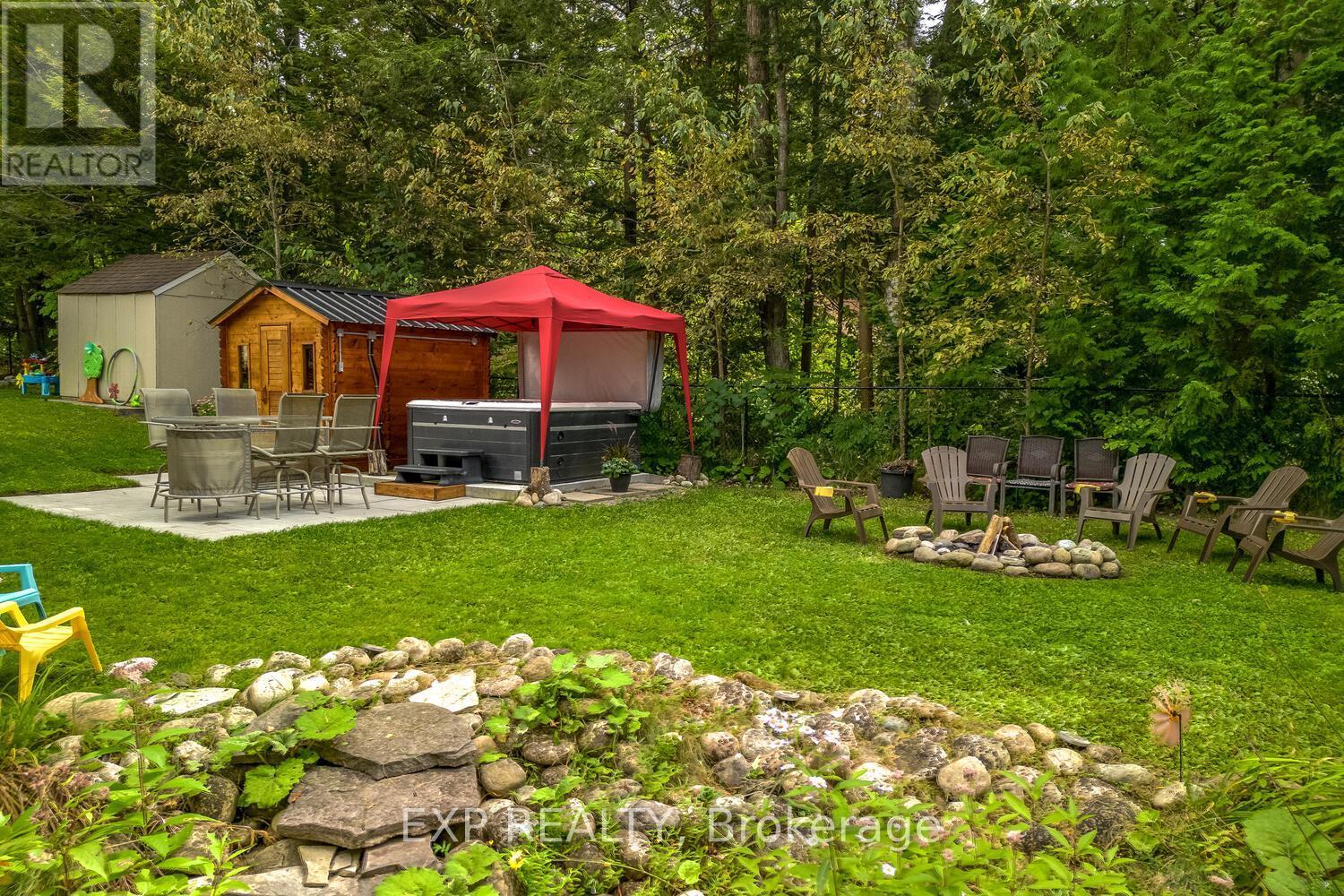 












32 FOREST RD

,
Tiny,




Ontario
L0L2J0

