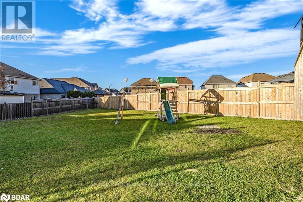 












28 LANCASTER COURT

,
Barrie (Innis-Shore),




Ontario
L4M0G1

