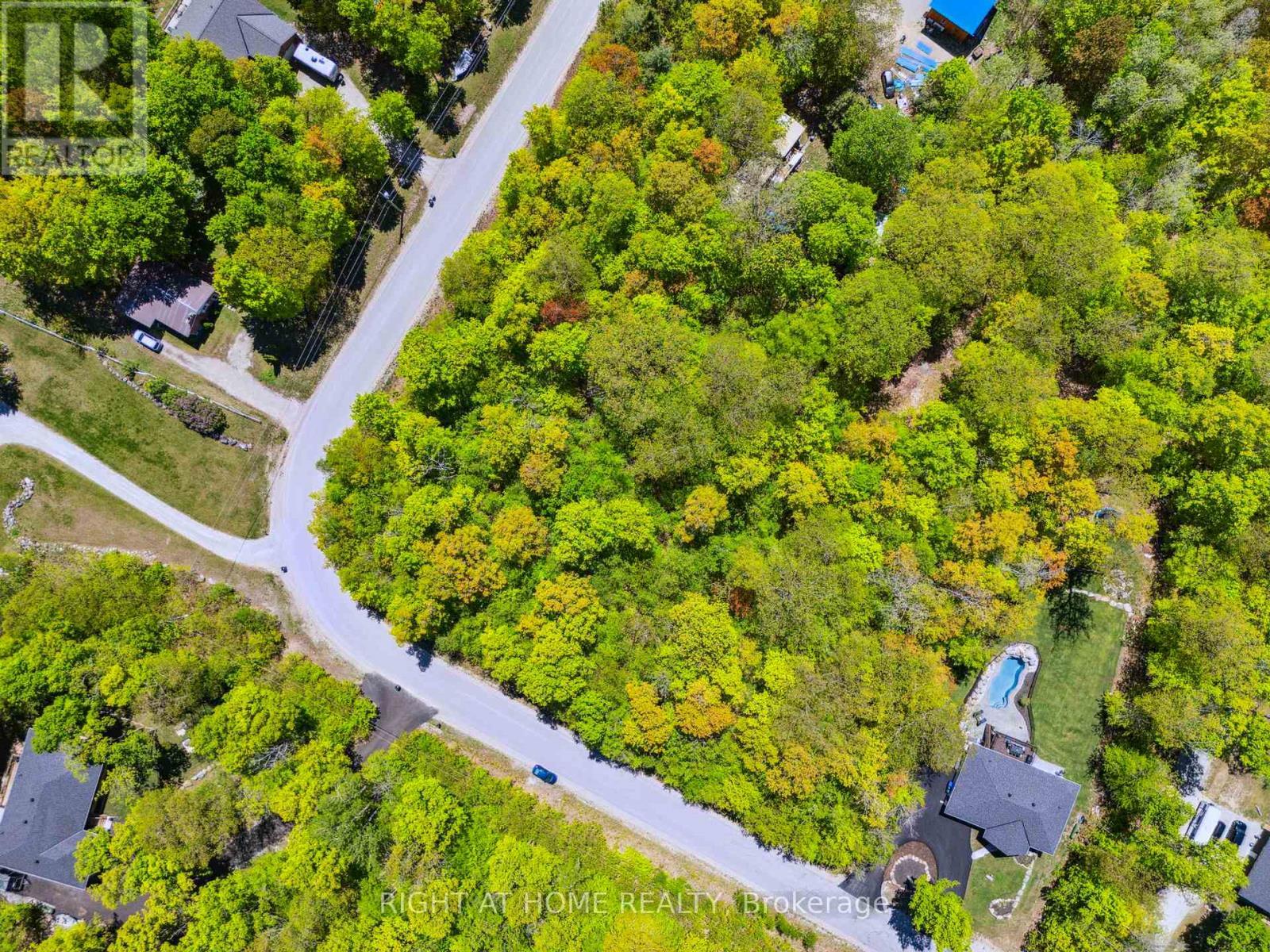 












26 MEADOWS AVENUE

,
Tay,







Ontario
L0K2C0

