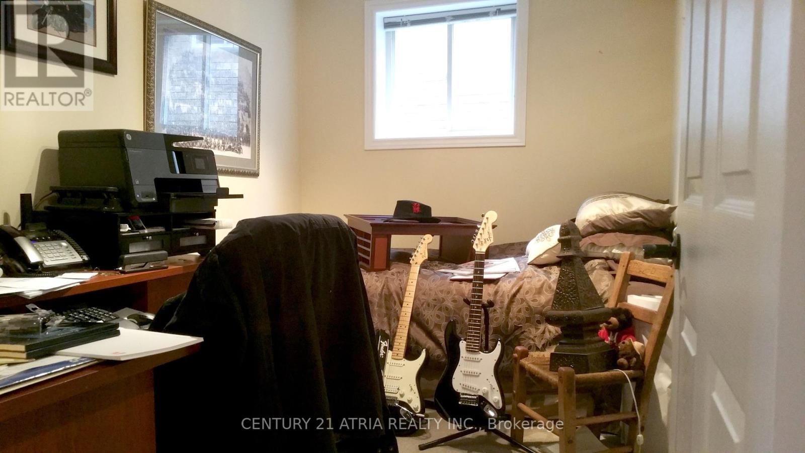 












LOWER - 194 LIVINGSTONE STREET E

,
Barrie (Little Lake),




Ontario
L4M6M4


