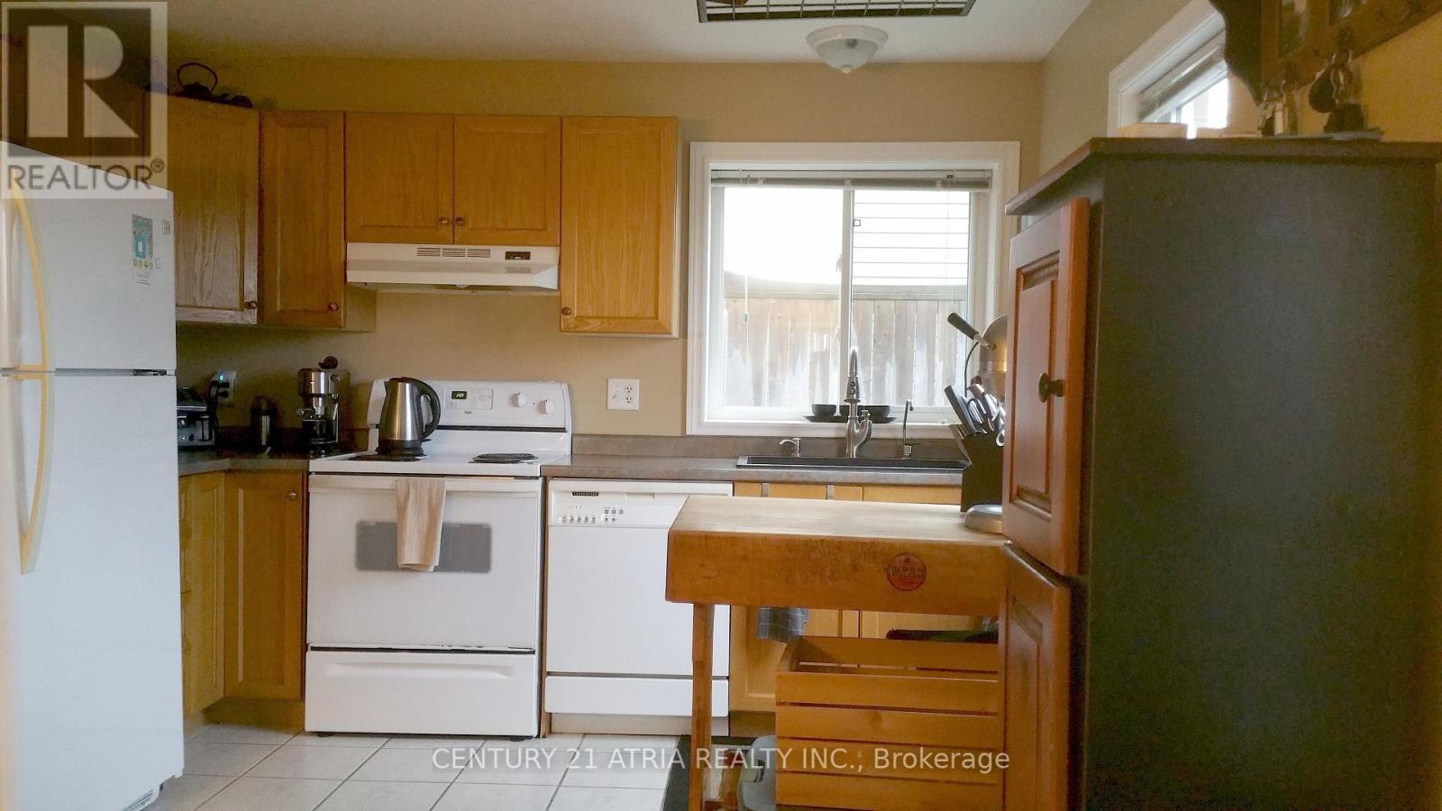 












LOWER - 194 LIVINGSTONE STREET E

,
Barrie (Little Lake),




Ontario
L4M6M4

