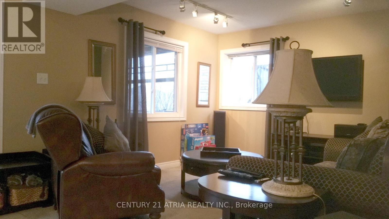 












LOWER - 194 LIVINGSTONE STREET E

,
Barrie (Little Lake),




Ontario
L4M6M4

