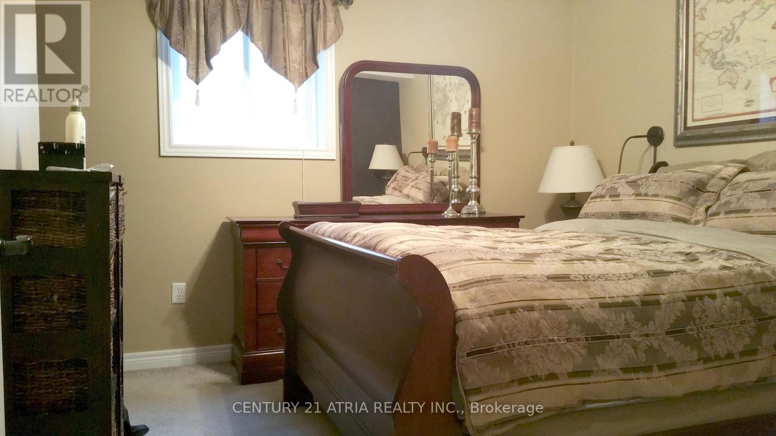 












LOWER - 194 LIVINGSTONE STREET E

,
Barrie (Little Lake),




Ontario
L4M6M4

