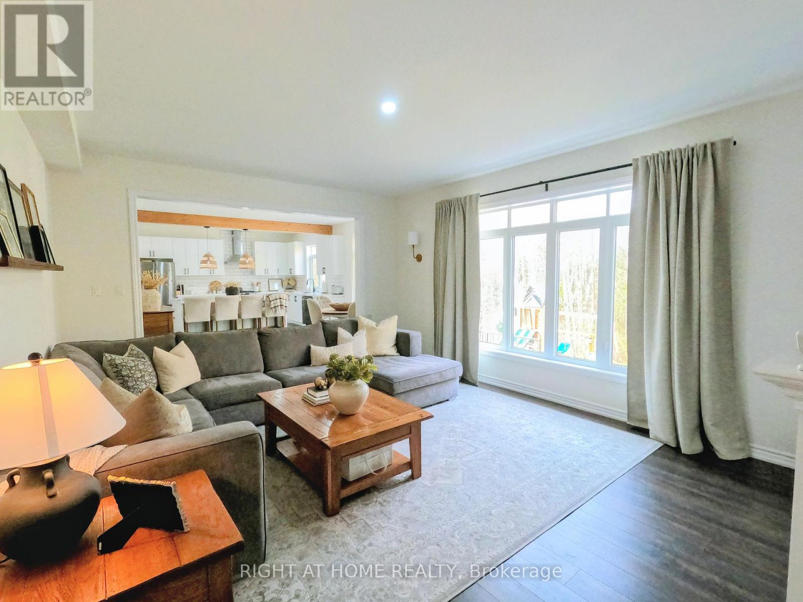 












215 ROY DRIVE

,
Clearview (Stayner),




Ontario
L0M1S0

