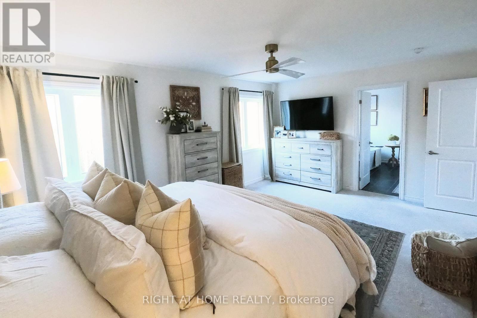 












215 ROY DRIVE

,
Clearview (Stayner),




Ontario
L0M1S0

