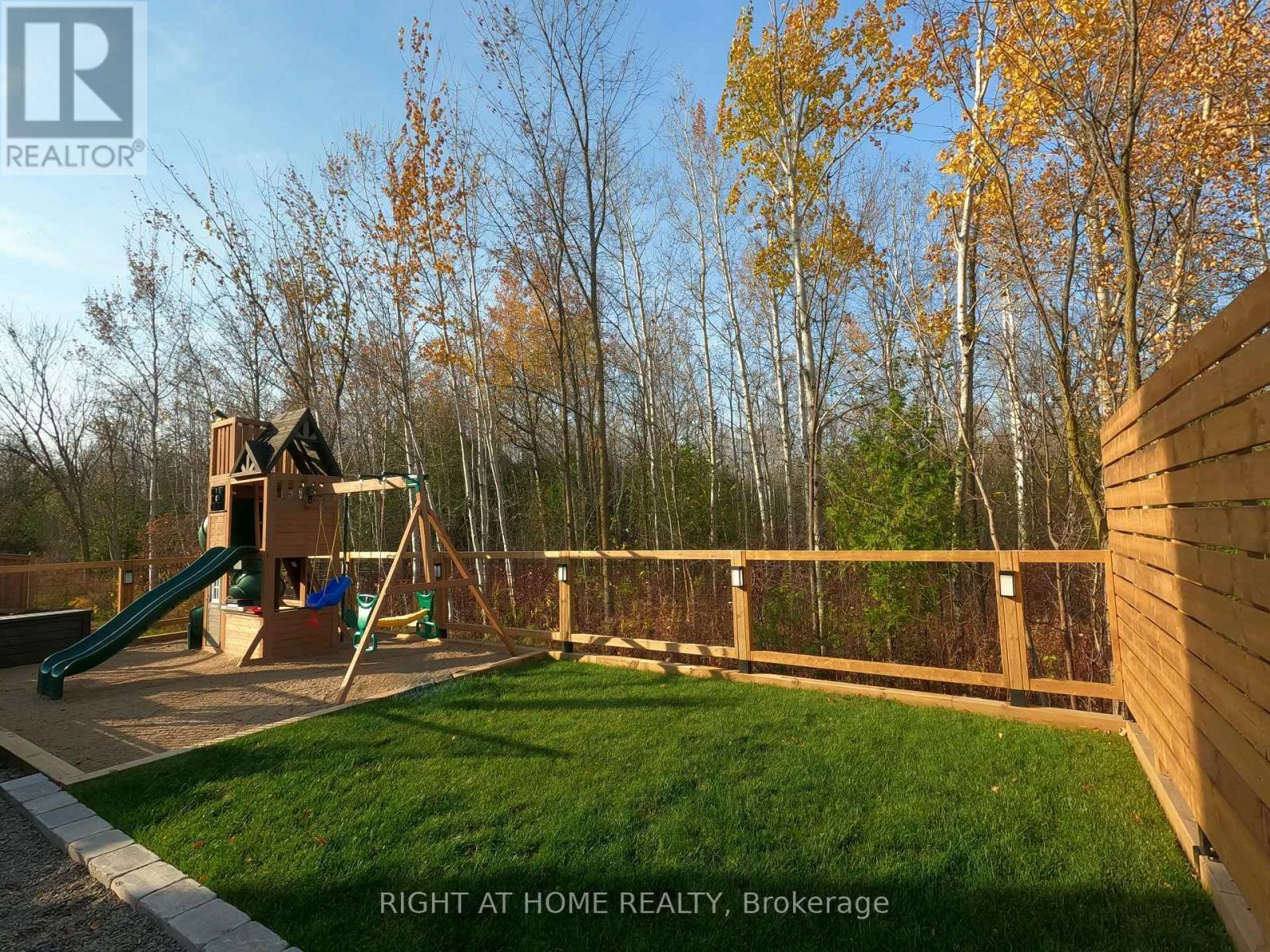 












215 ROY DRIVE

,
Clearview (Stayner),




Ontario
L0M1S0

