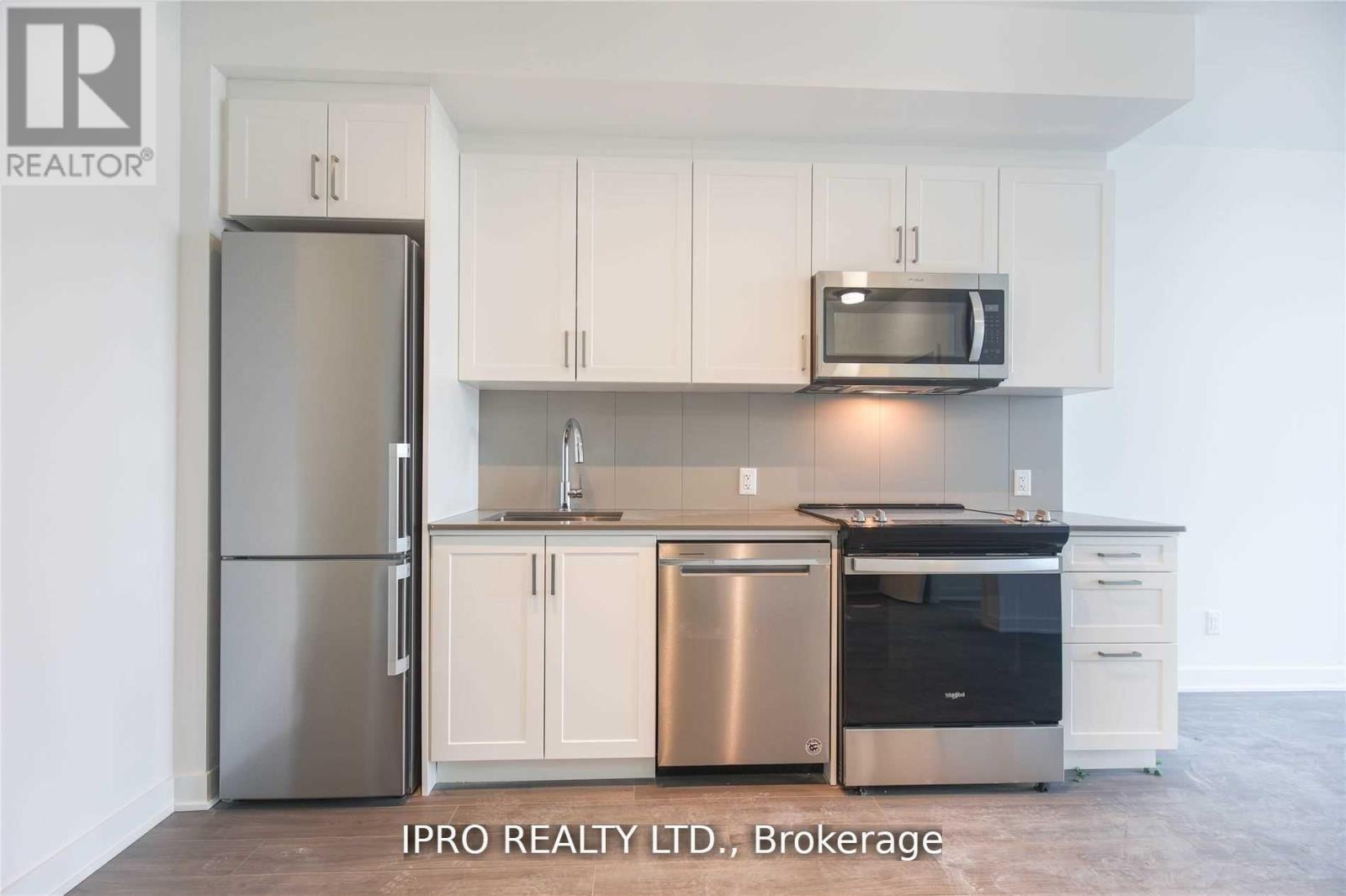 












110 - 681 YONGE STREET

,
Barrie (Painswick South),




Ontario
L9J0K1

