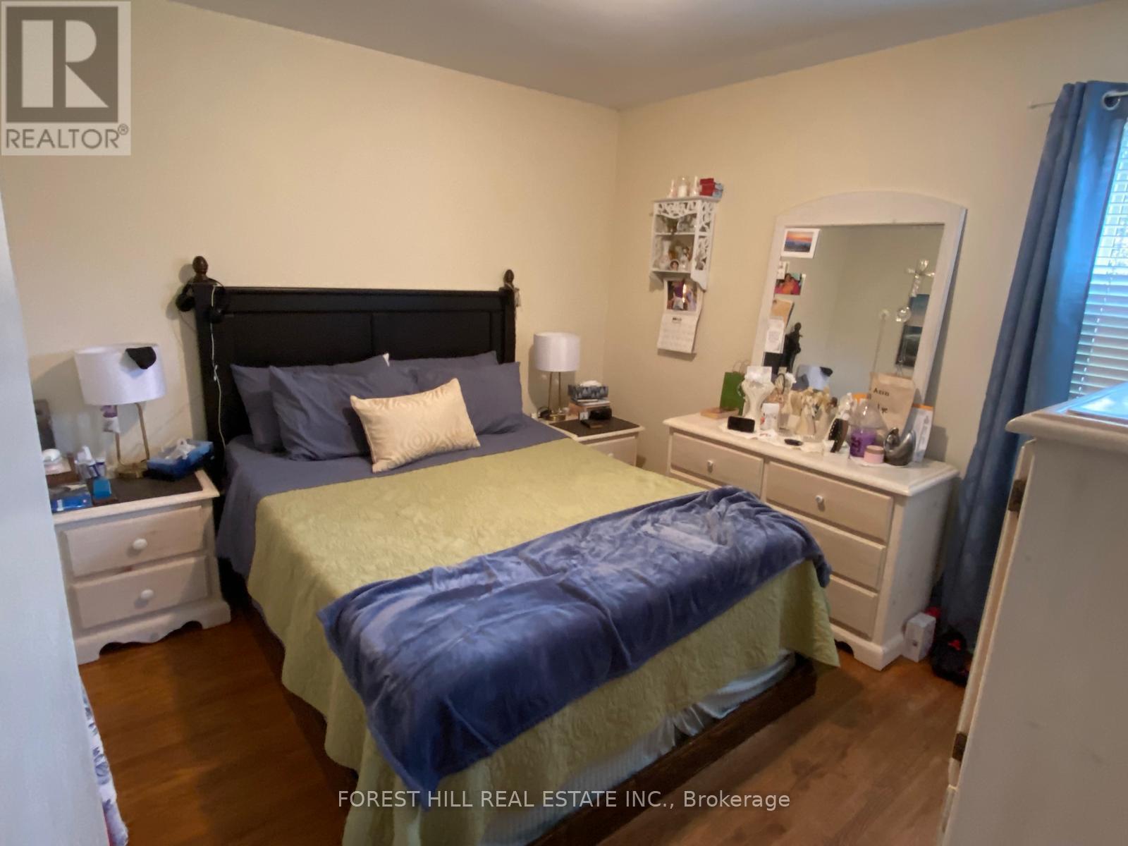 












321 INNISFIL STREET

,
Barrie (Allandale),




Ontario
L4N3G4

