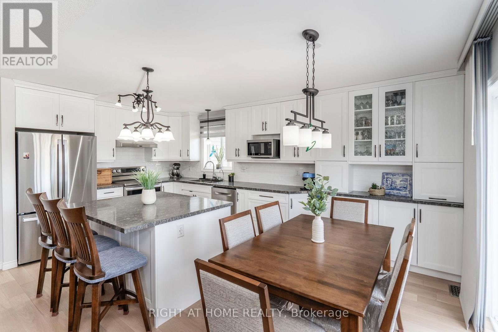 












16 O'NEILL CIRCLE

,
Springwater (Phelpston),




Ontario
L2L2K0

