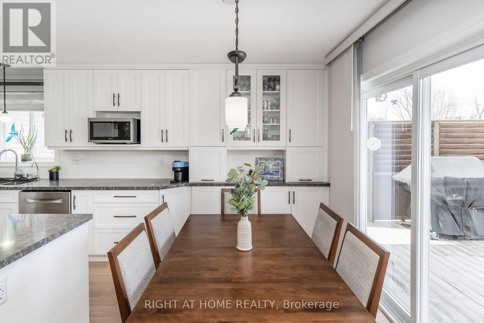 












16 O'NEILL CIRCLE

,
Springwater (Phelpston),




Ontario
L2L2K0

