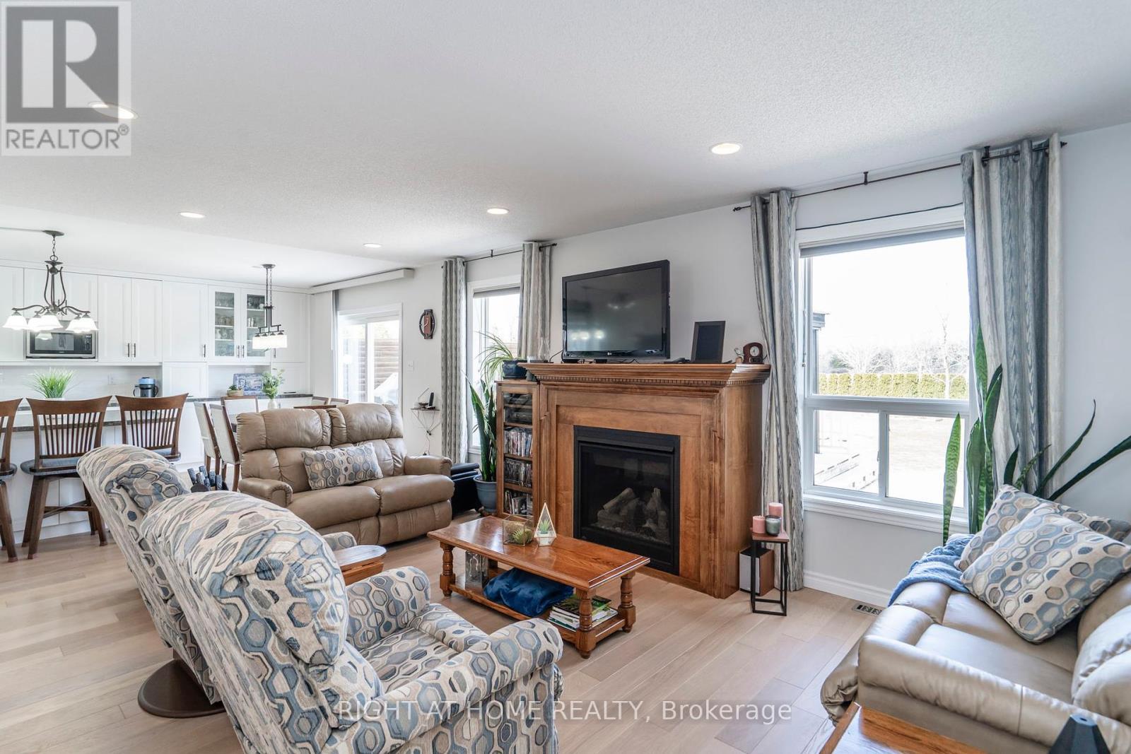 












16 O'NEILL CIRCLE

,
Springwater (Phelpston),




Ontario
L2L2K0

