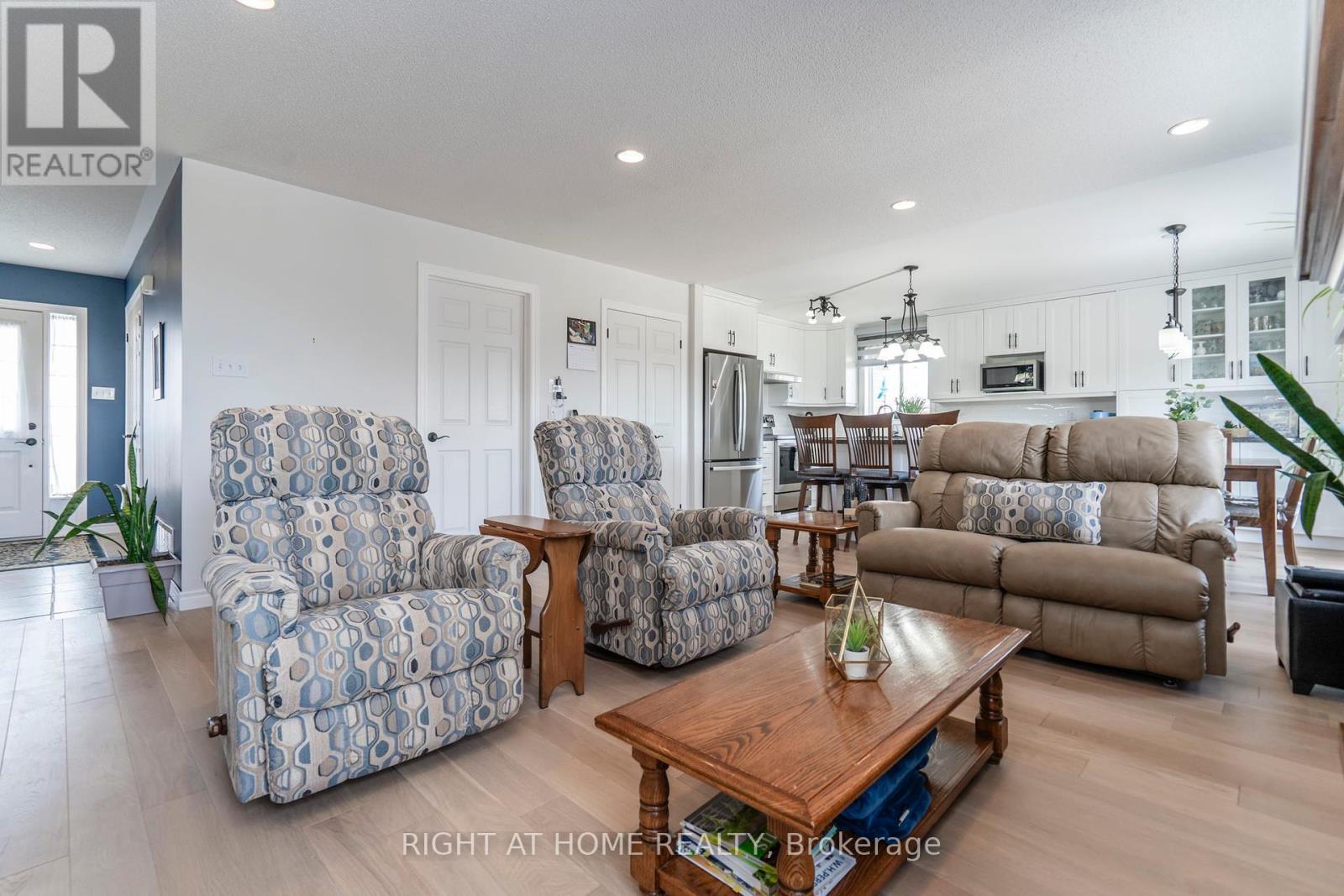 












16 O'NEILL CIRCLE

,
Springwater (Phelpston),




Ontario
L2L2K0

