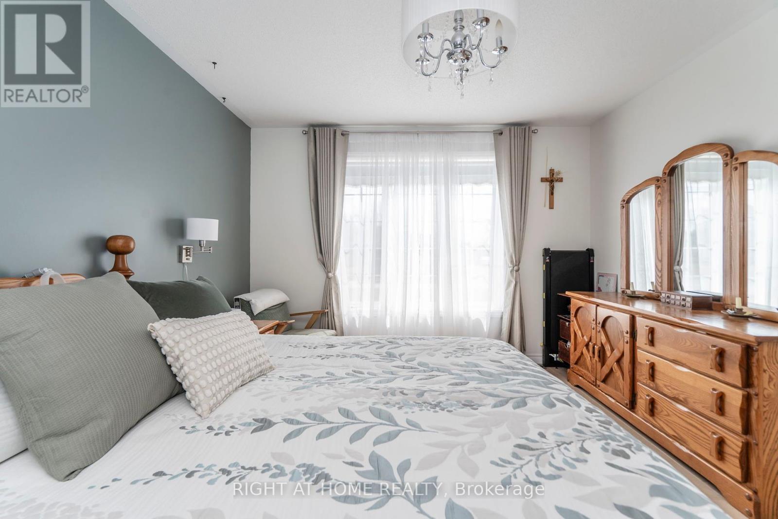 












16 O'NEILL CIRCLE

,
Springwater (Phelpston),




Ontario
L2L2K0

