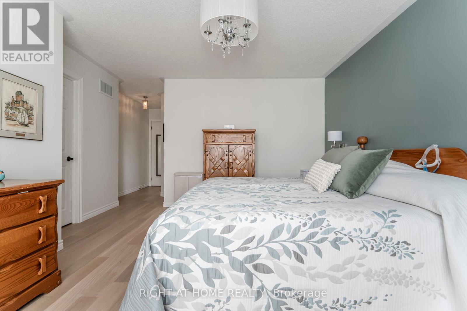 












16 O'NEILL CIRCLE

,
Springwater (Phelpston),




Ontario
L2L2K0

