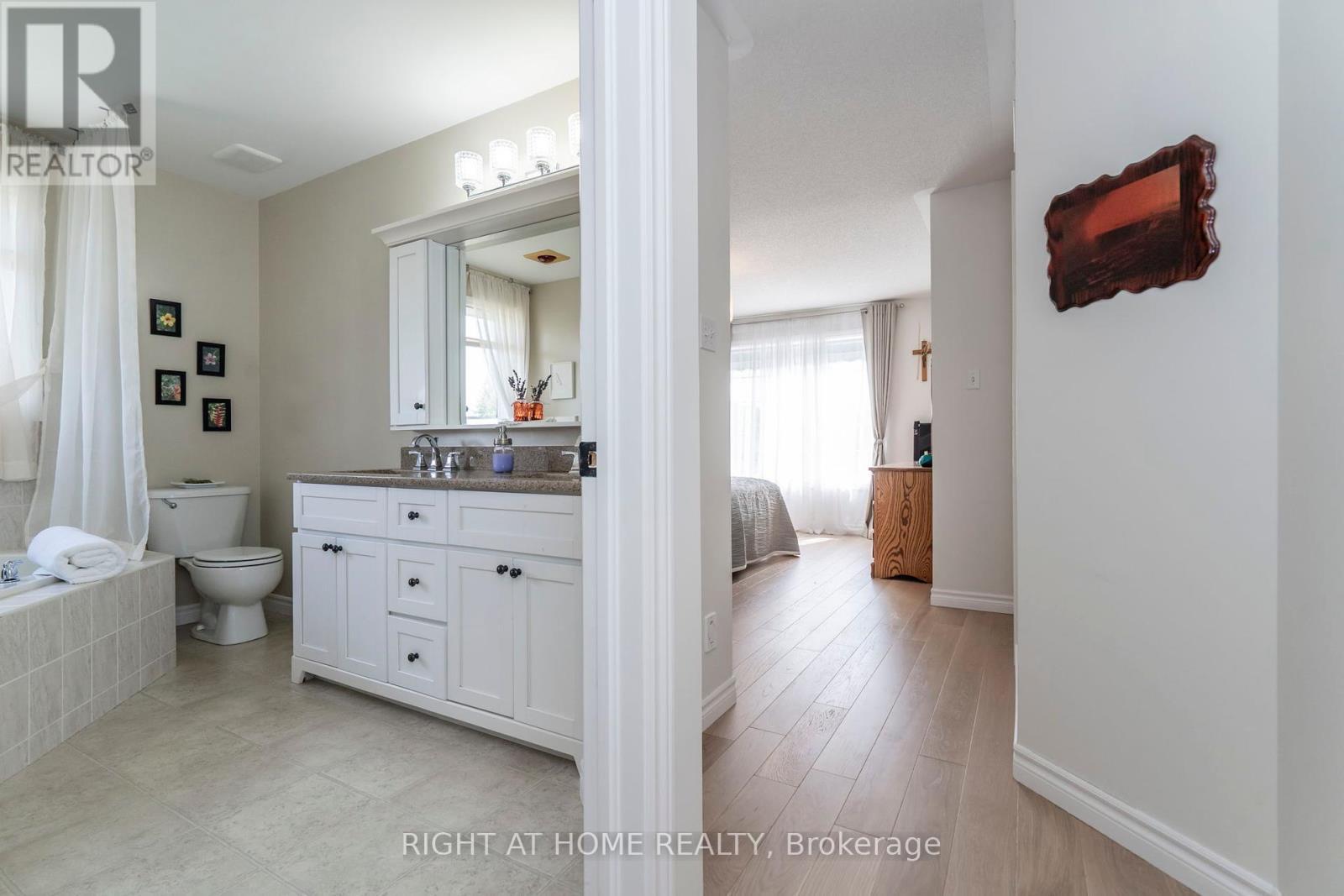 












16 O'NEILL CIRCLE

,
Springwater (Phelpston),




Ontario
L2L2K0

