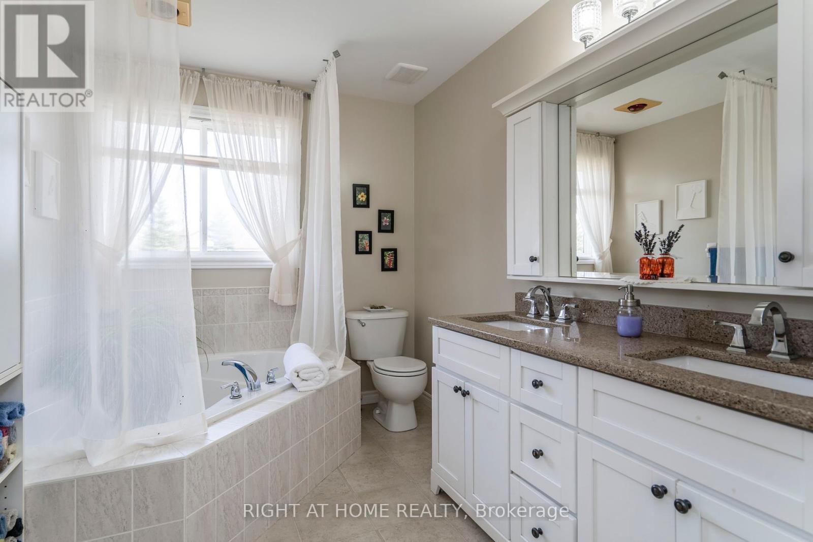 












16 O'NEILL CIRCLE

,
Springwater (Phelpston),




Ontario
L2L2K0

