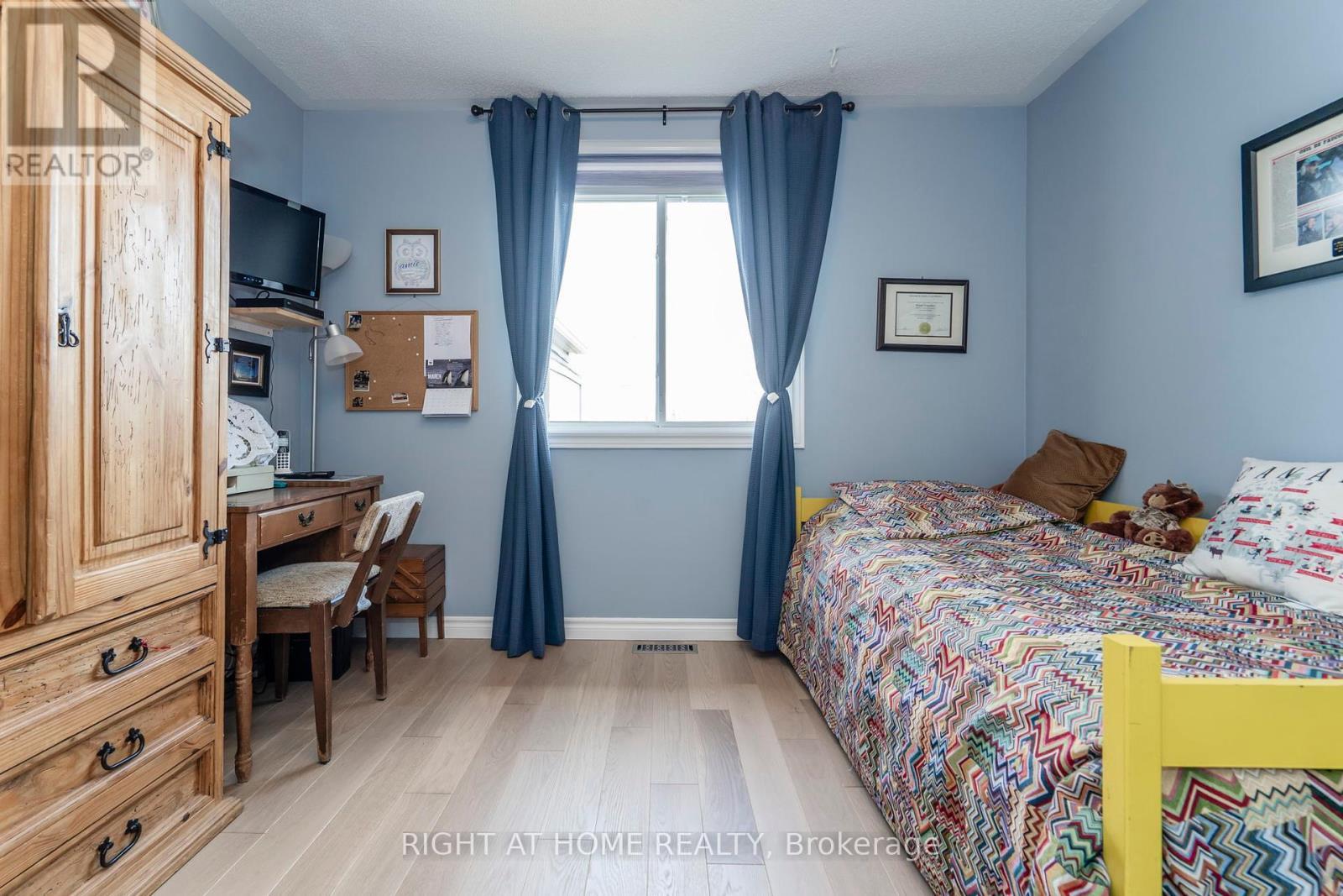 












16 O'NEILL CIRCLE

,
Springwater (Phelpston),




Ontario
L2L2K0

