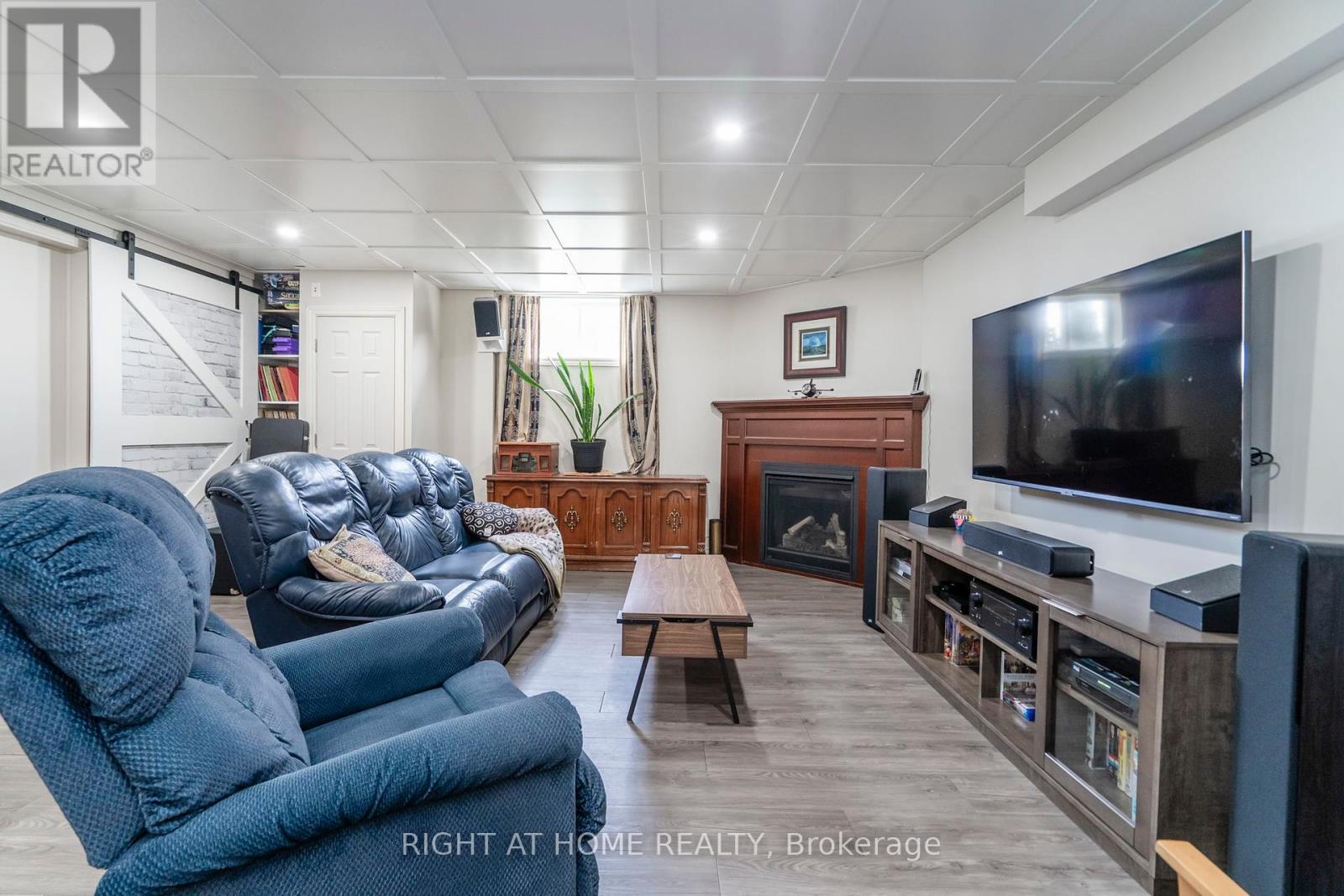 












16 O'NEILL CIRCLE

,
Springwater (Phelpston),




Ontario
L2L2K0

