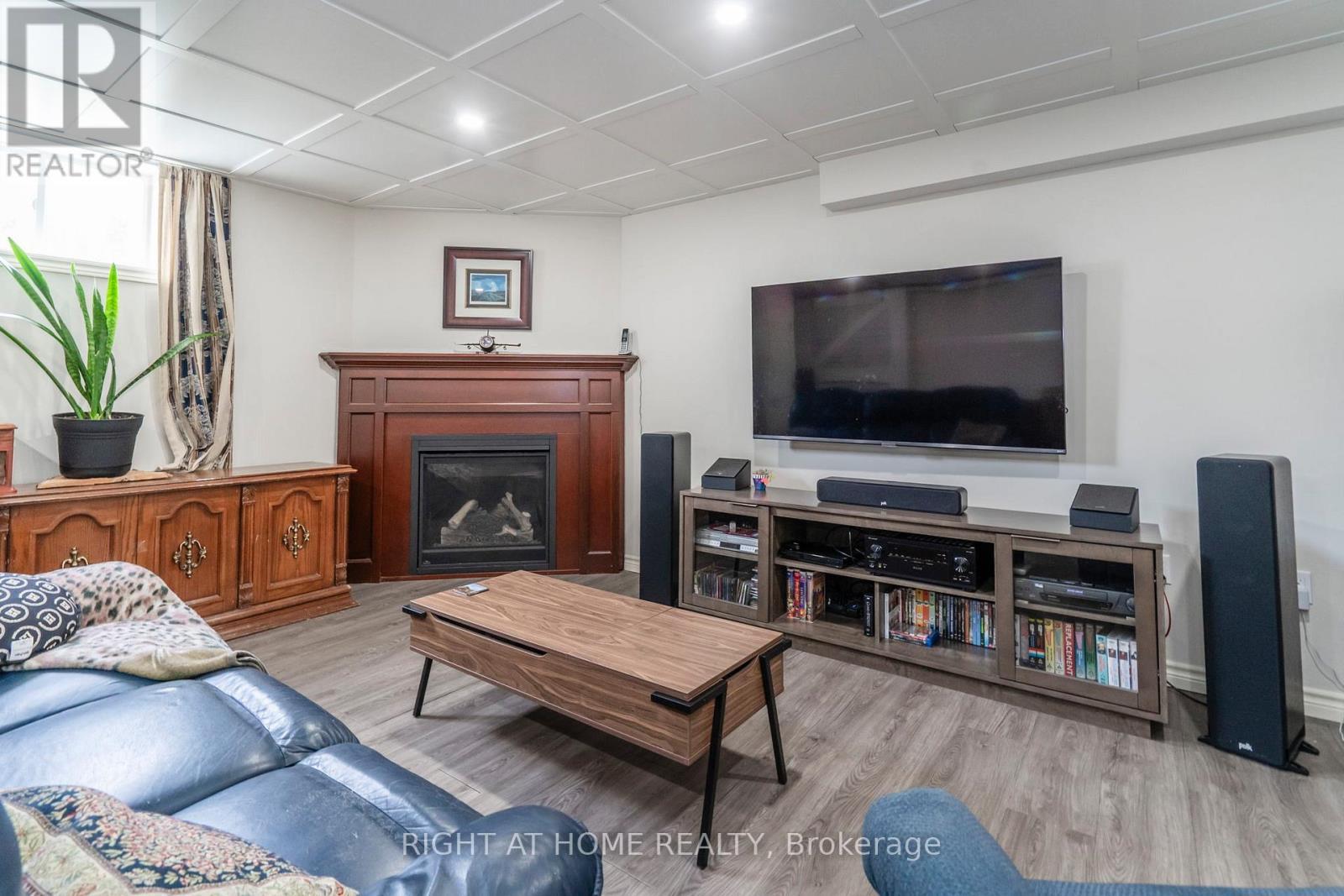 












16 O'NEILL CIRCLE

,
Springwater (Phelpston),




Ontario
L2L2K0

