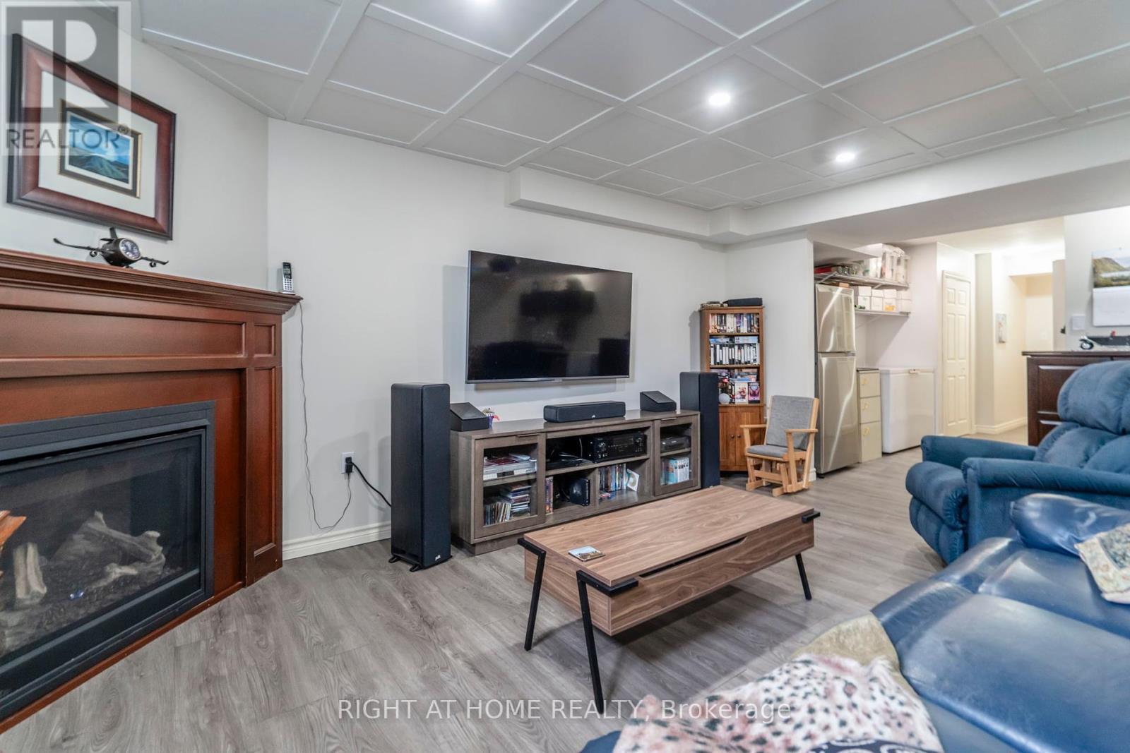 












16 O'NEILL CIRCLE

,
Springwater (Phelpston),




Ontario
L2L2K0

