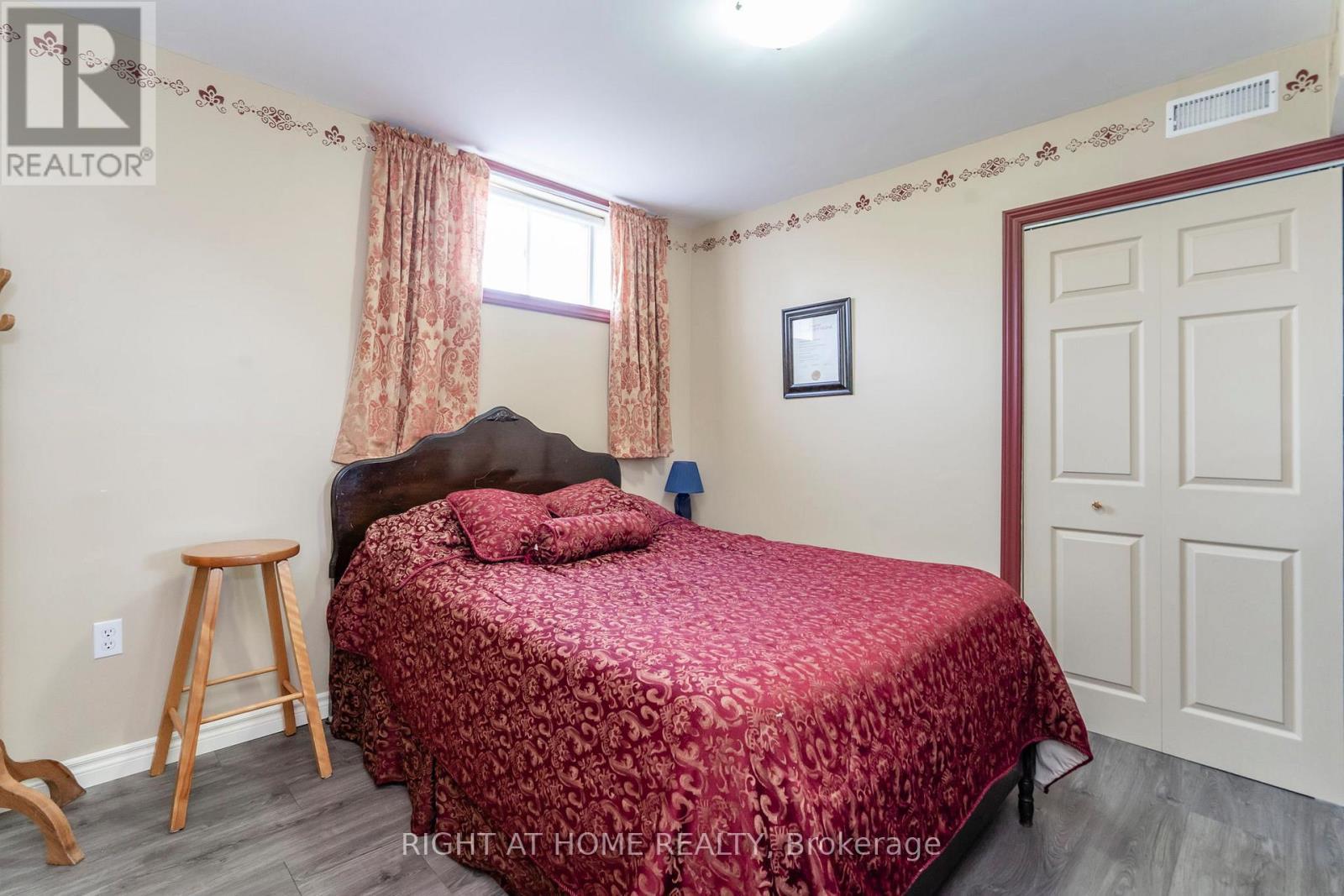 












16 O'NEILL CIRCLE

,
Springwater (Phelpston),




Ontario
L2L2K0

