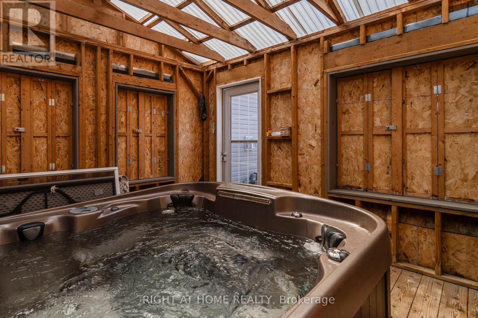 












16 O'NEILL CIRCLE

,
Springwater (Phelpston),




Ontario
L2L2K0


